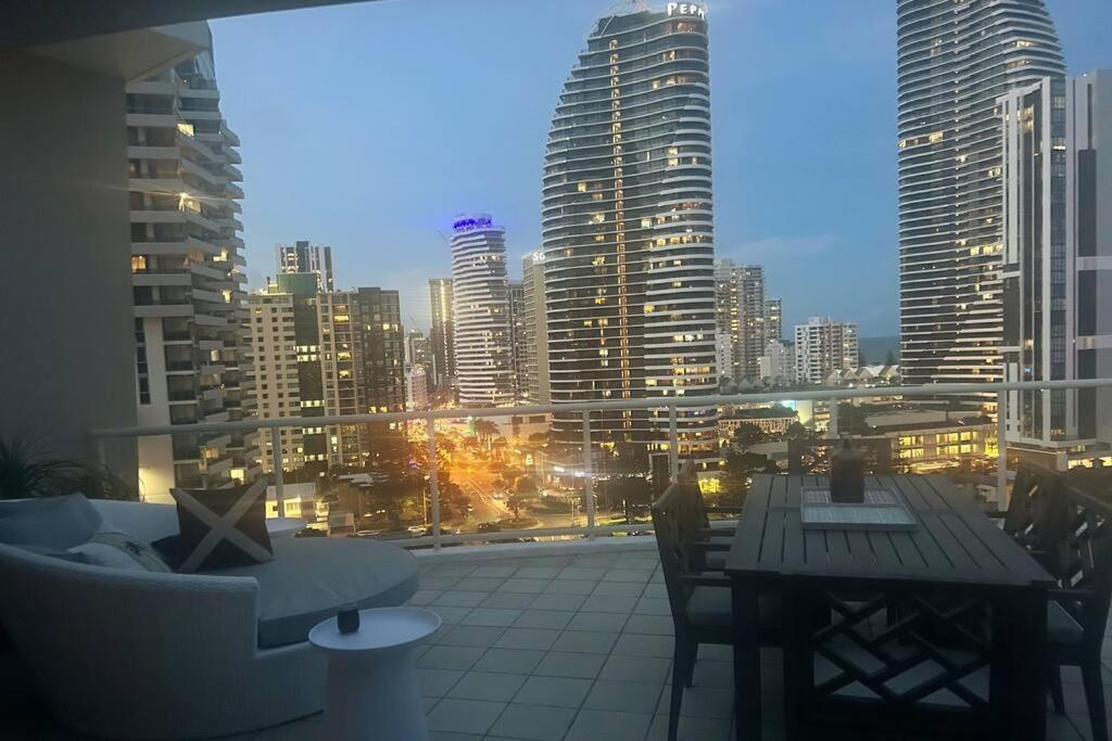 Private Sky Terrace Classic Penthouse 2 Car Parks Apartment Gold Coast Exterior photo